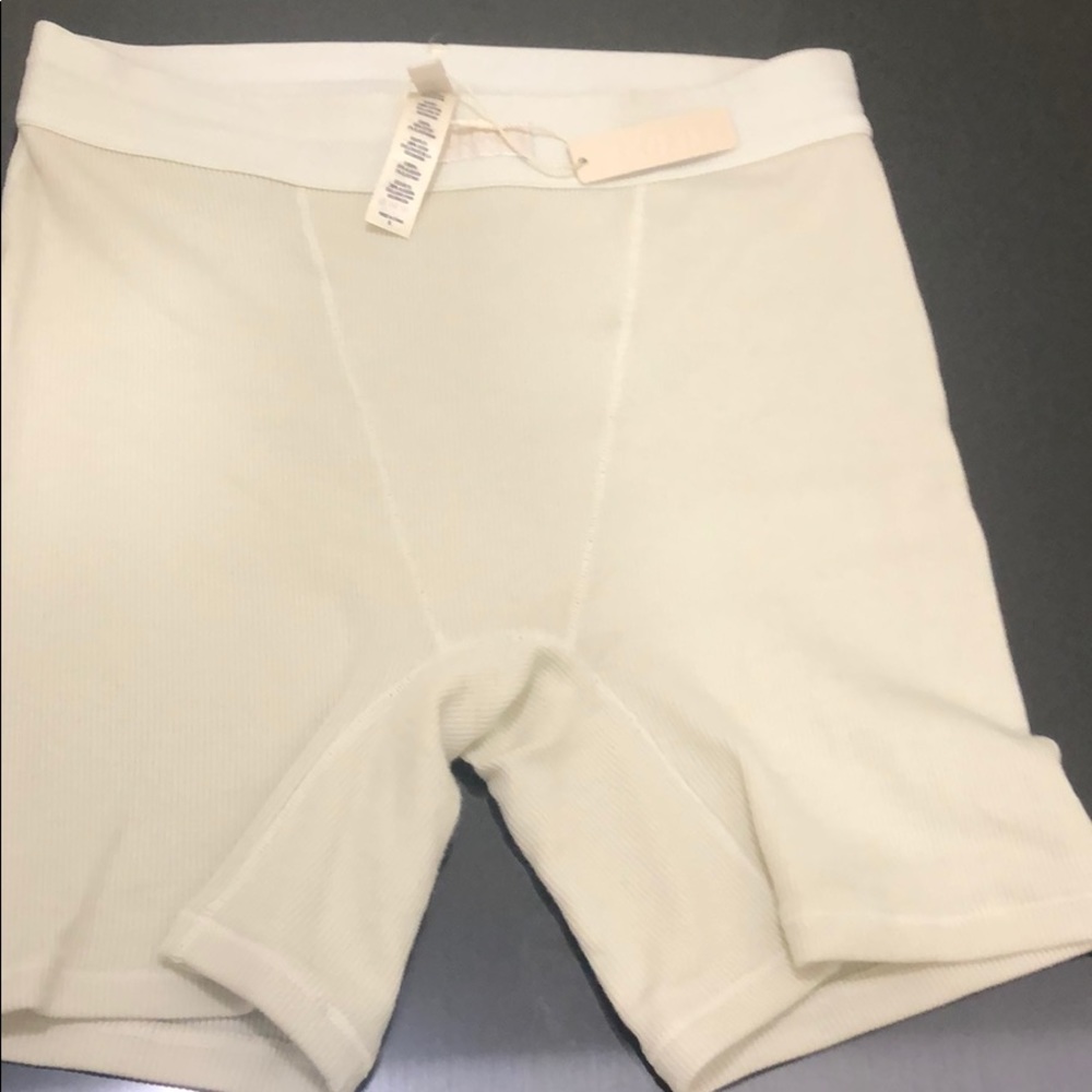 SKIMS NWT BONE COTTON RIB SHORT